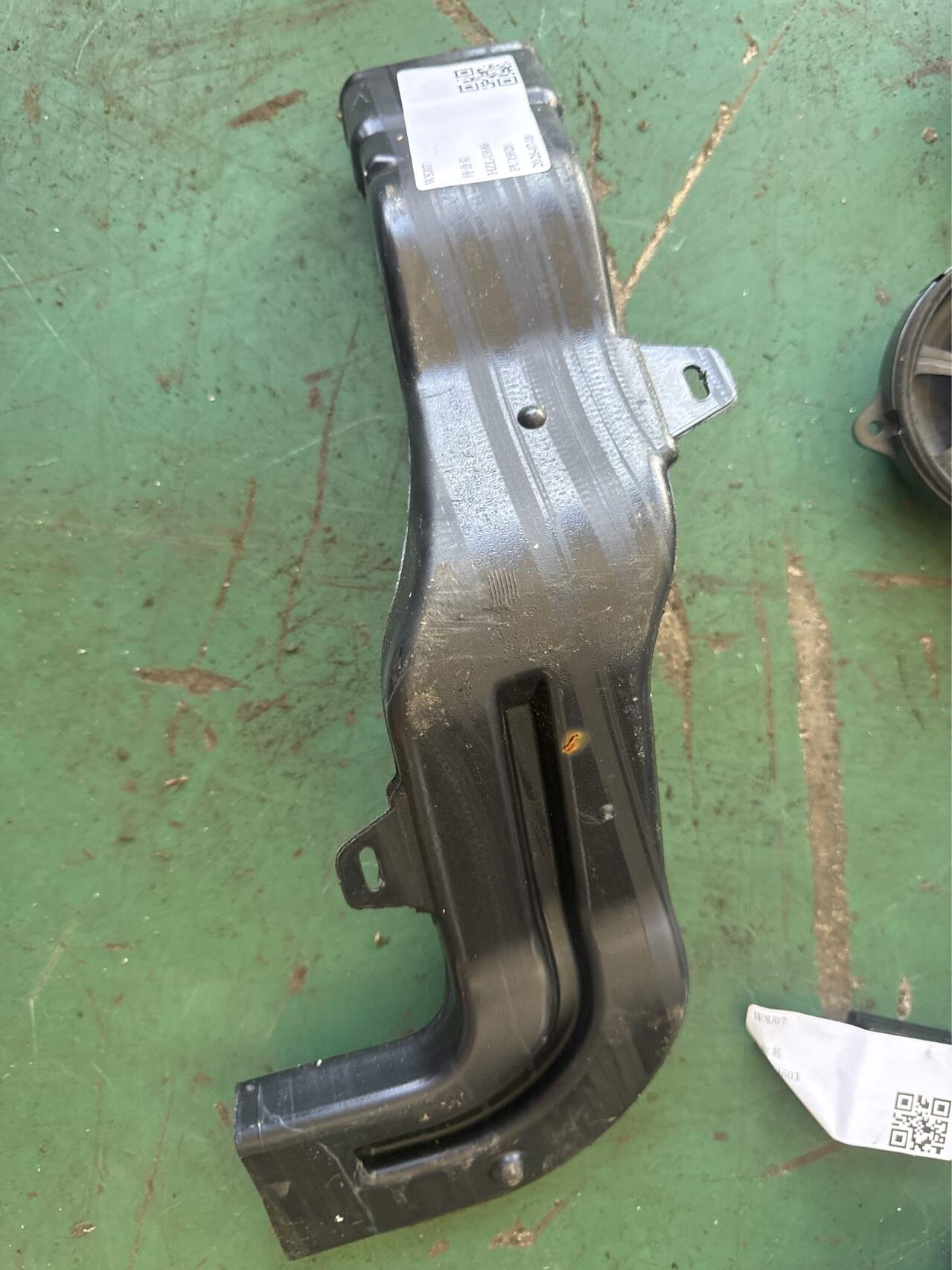 LR002958 Rear Floor Air Duct (Left Center)
