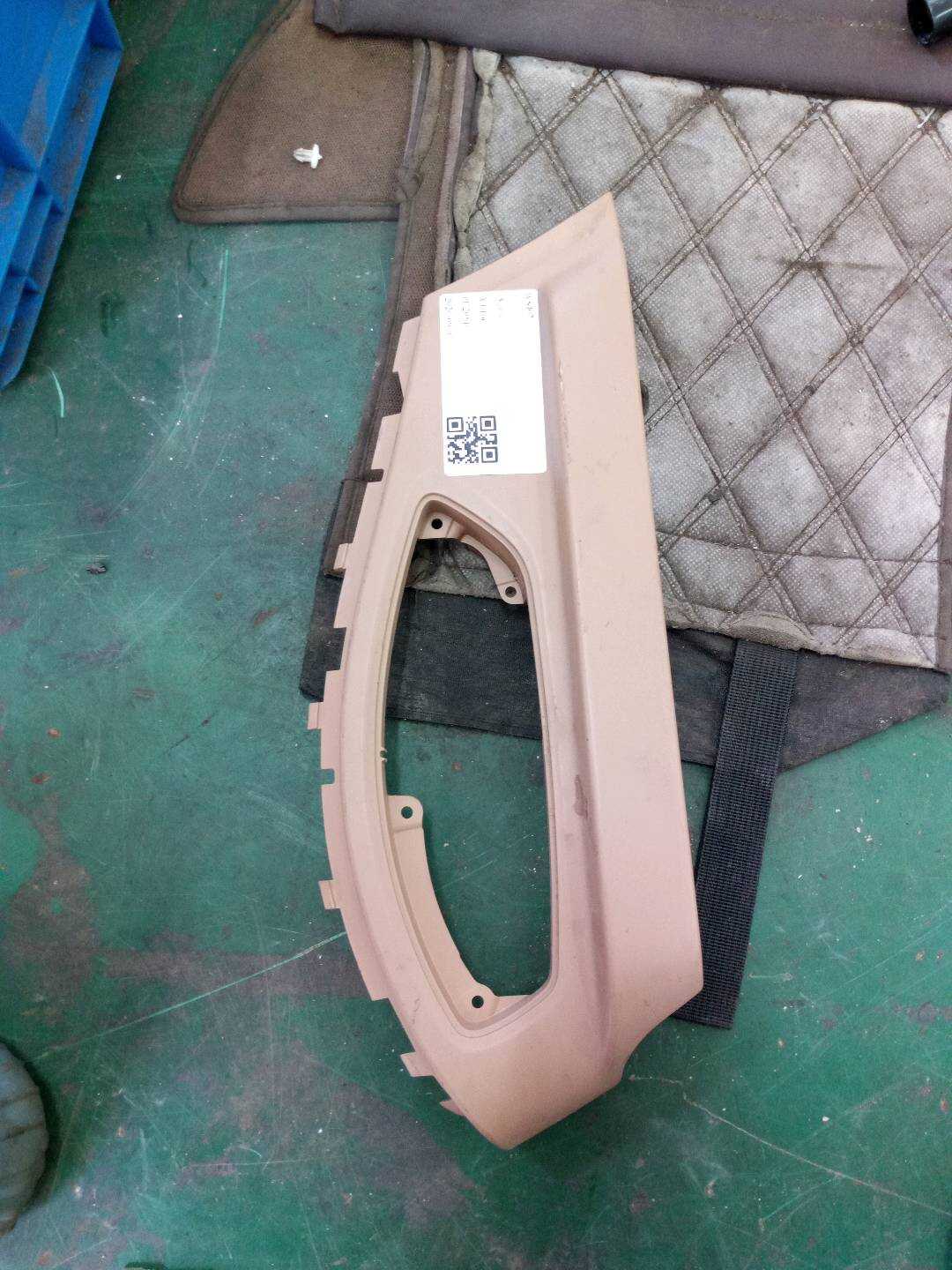 97052132500 副驾驶员座椅侧饰板(右)