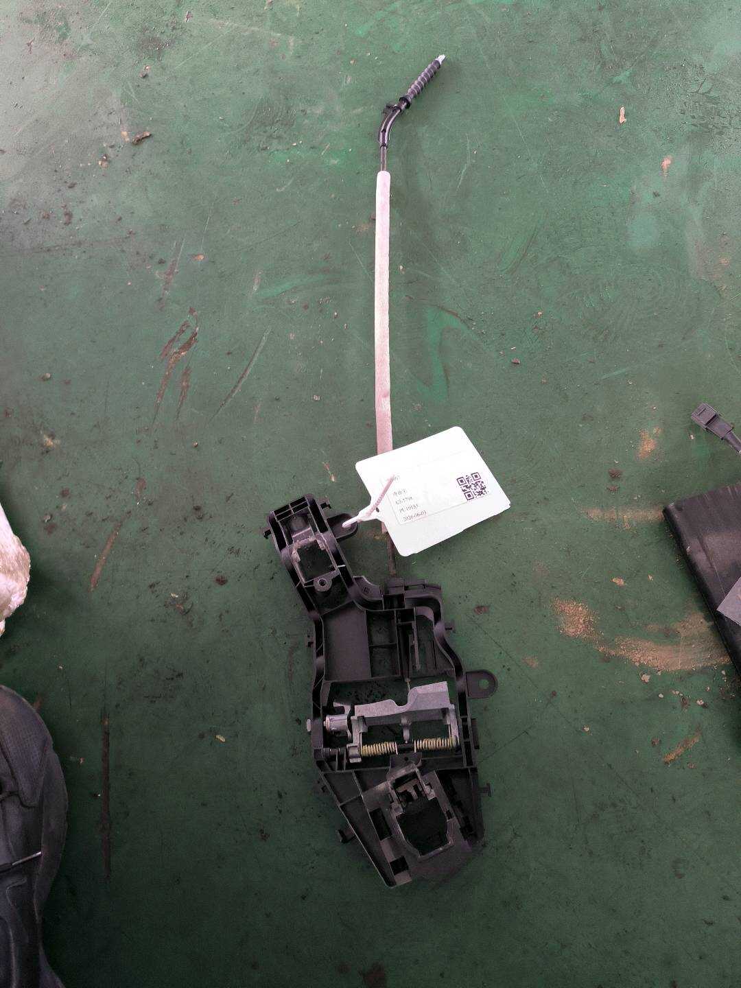 L5GD837812H 前门外拉手固定框(右)