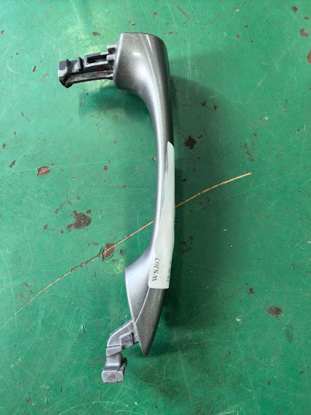 A16976600023597 后门外拉手(右)