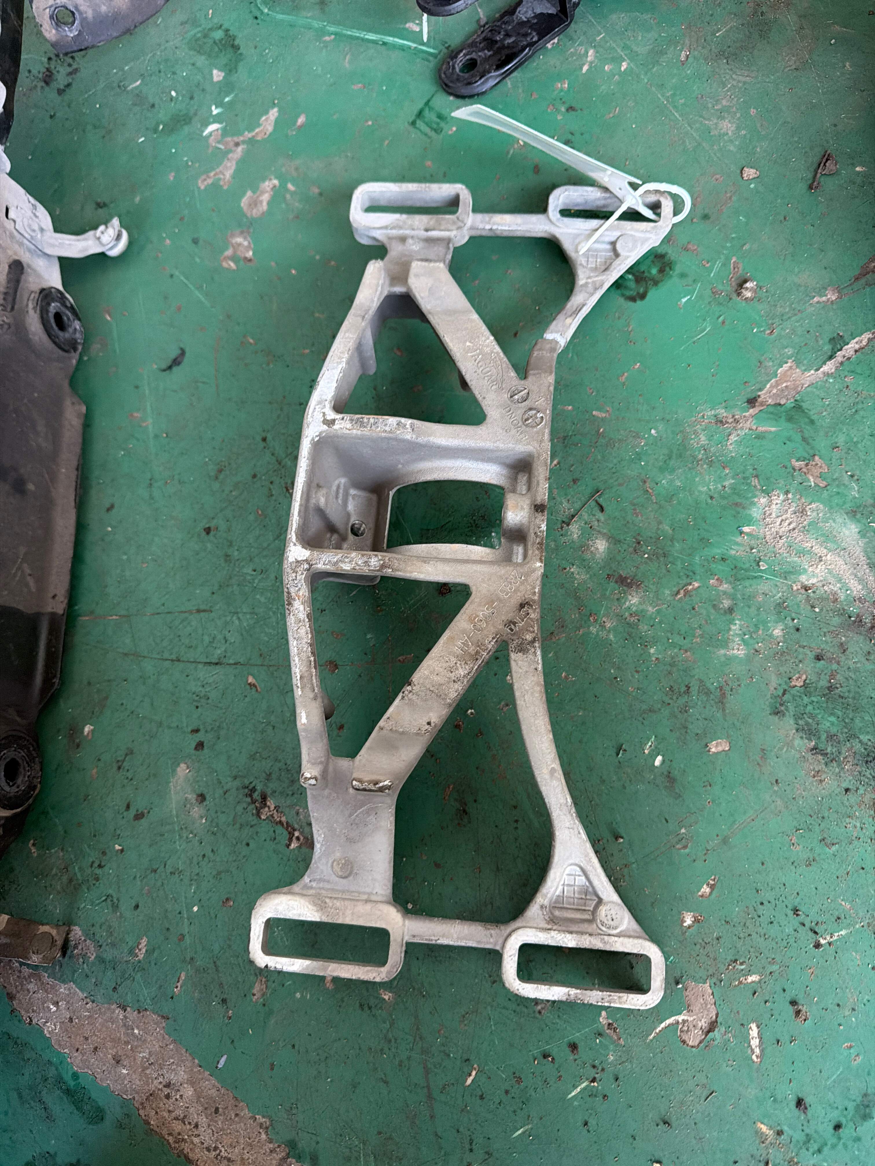 C2Z3618 Transmission Mount Rubber