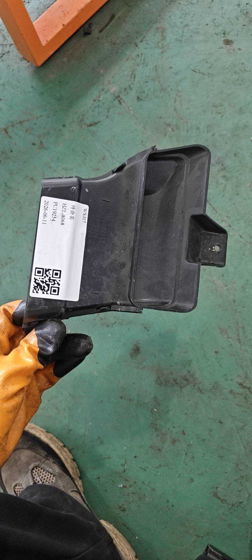 64227225580 Rear Seat Area Air Duct, Rear Left