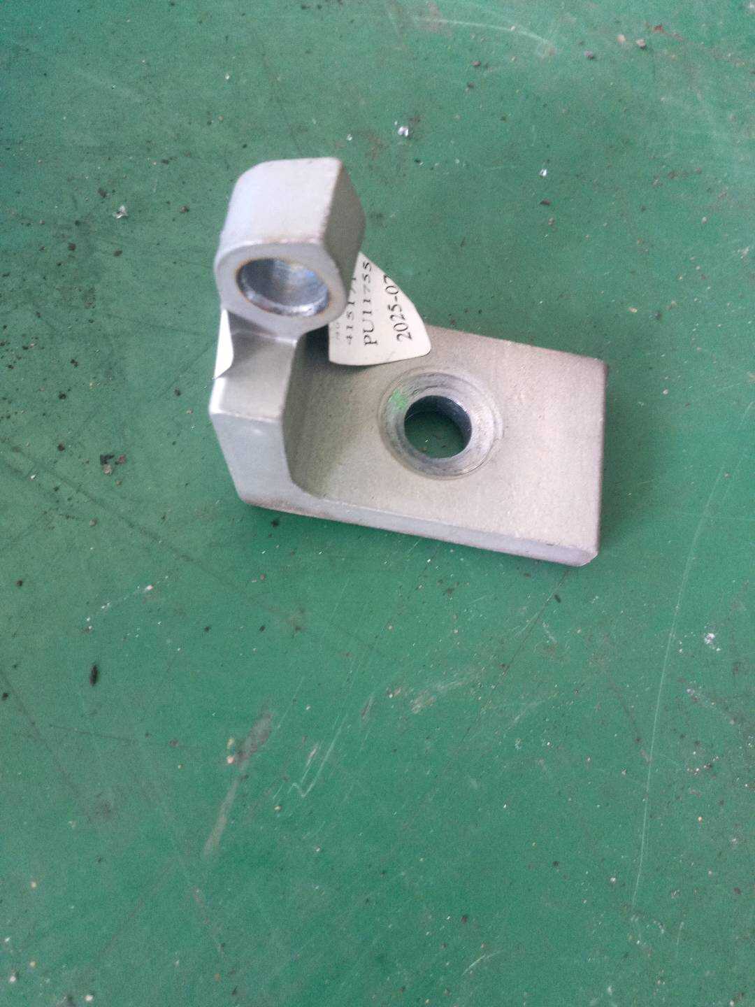 41517176848 前门铰链半个(右上)