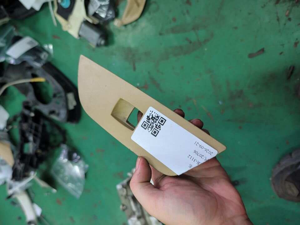 51412992944 前门玻璃升降开关装饰板（右）
