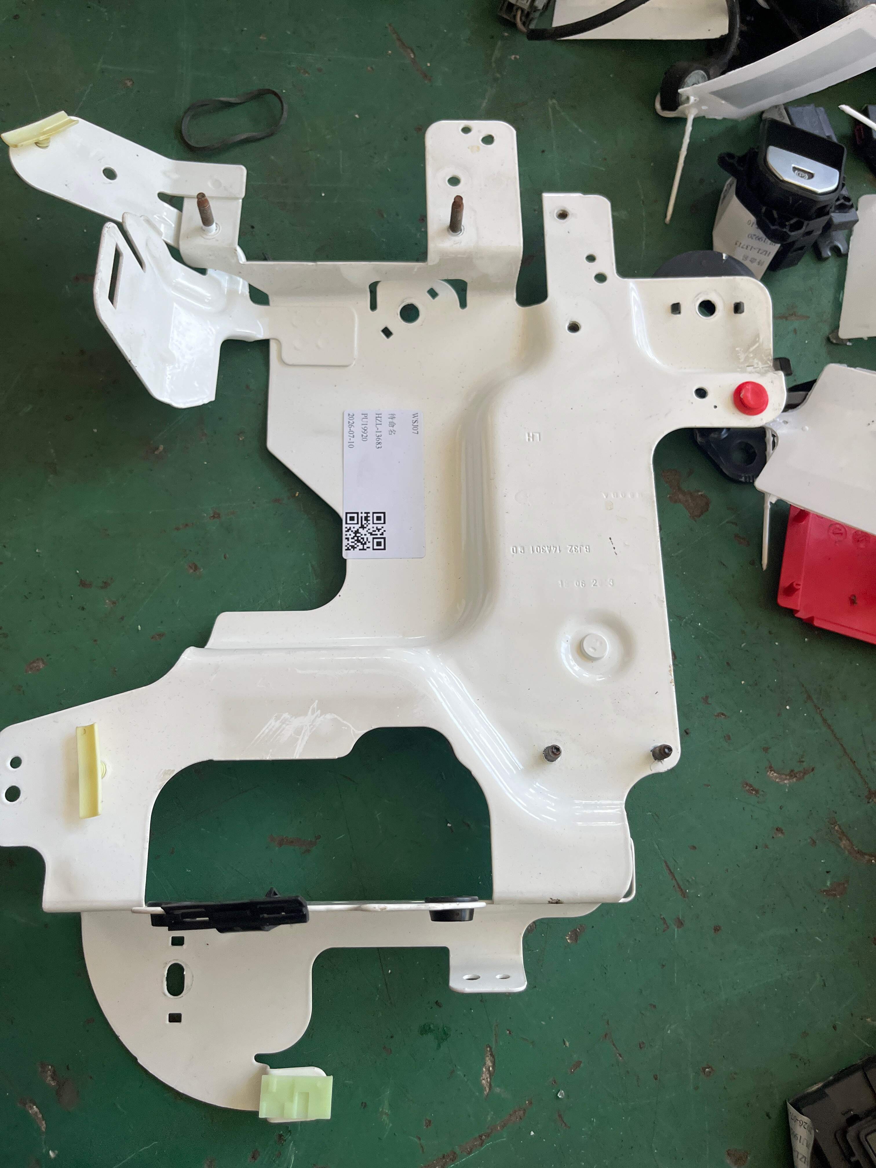LR028907 Bracket