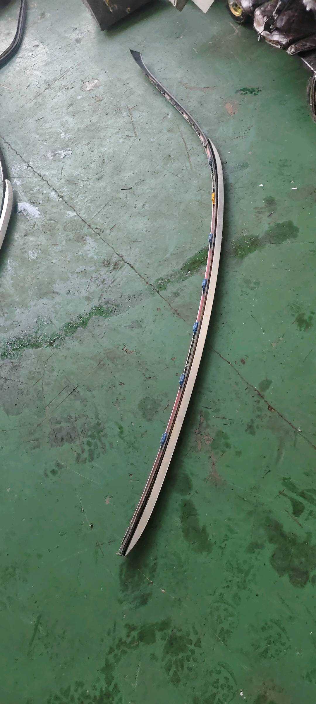 A2536901800 车顶饰条(右)