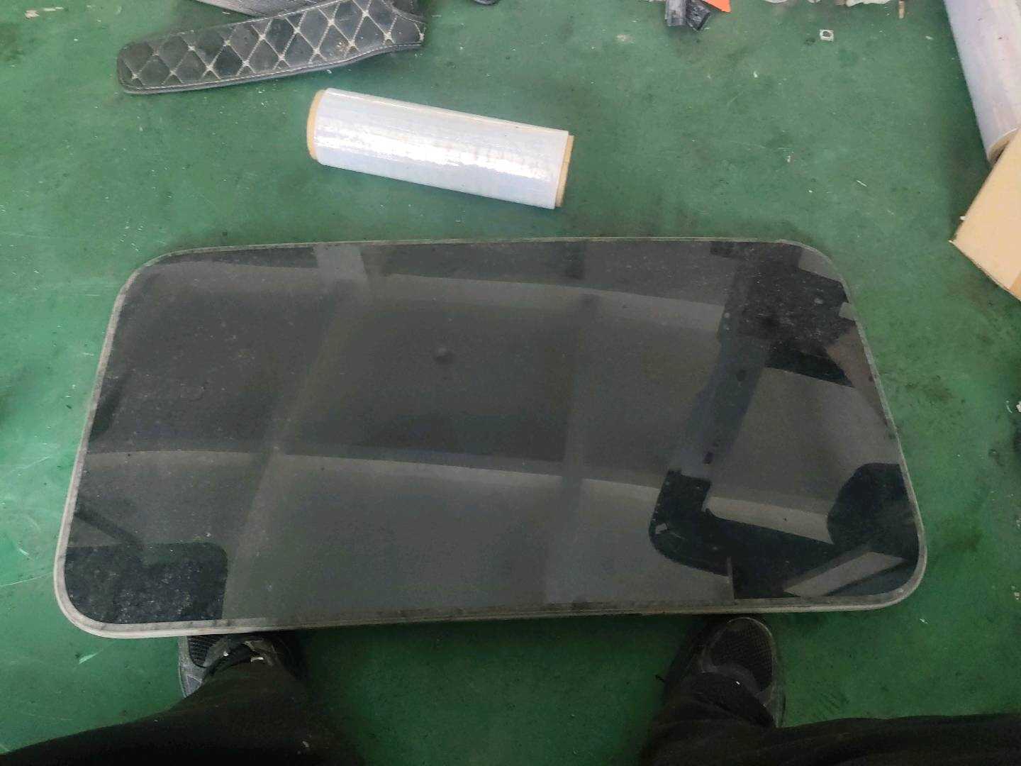 B013152 Sunroof Glass