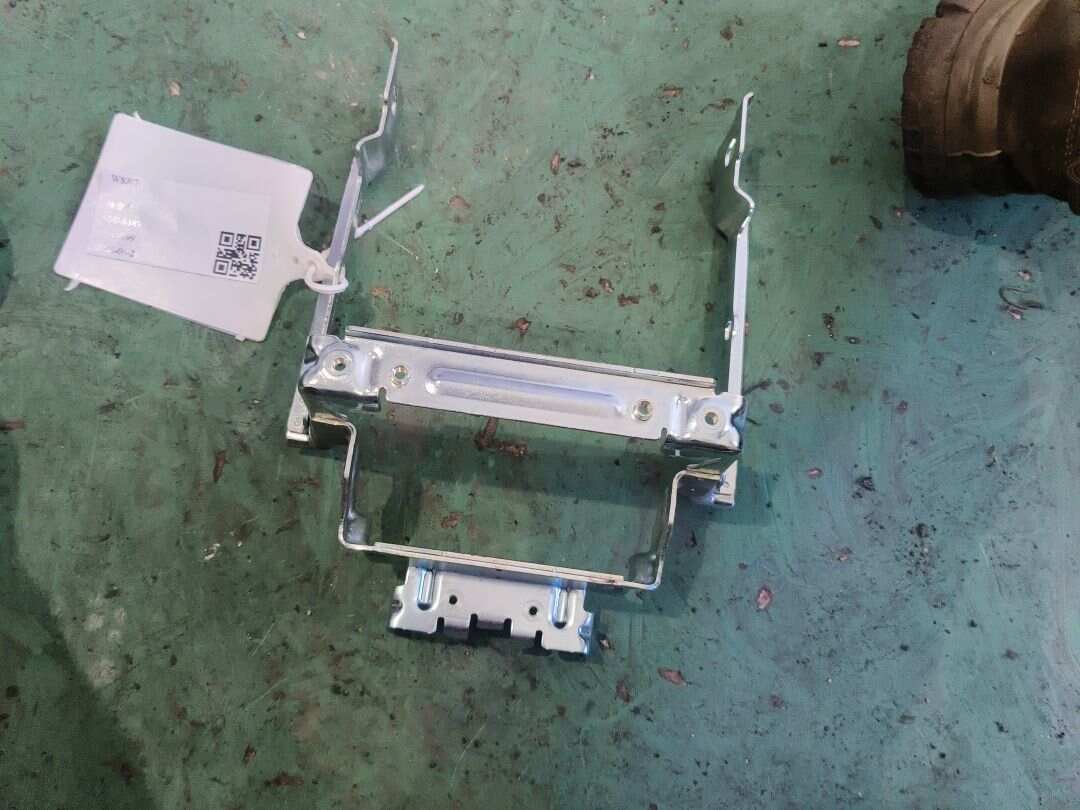 T2H3388 Center Console Rear Mounting Bracket