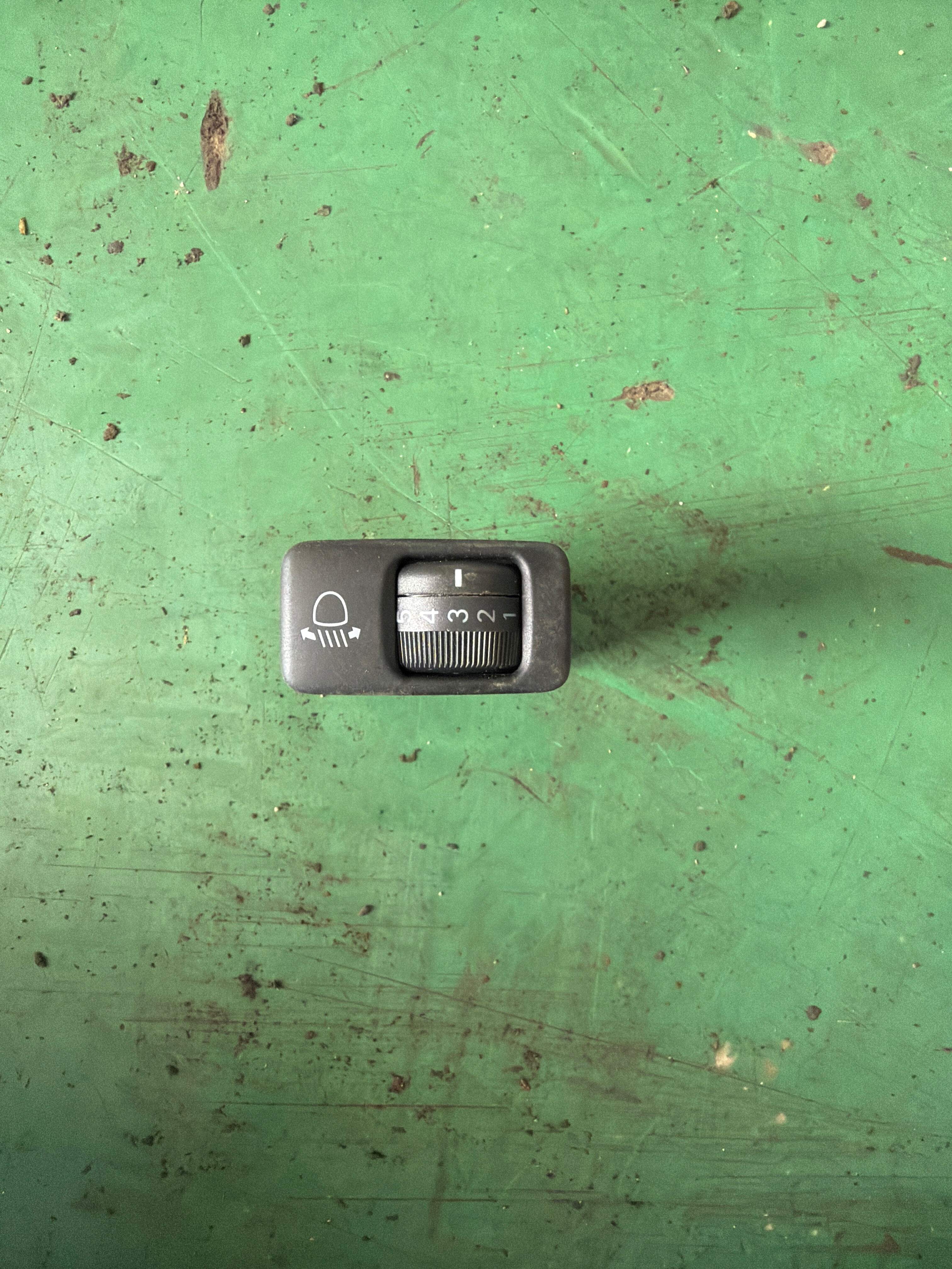 8411960080 灯控变阻器