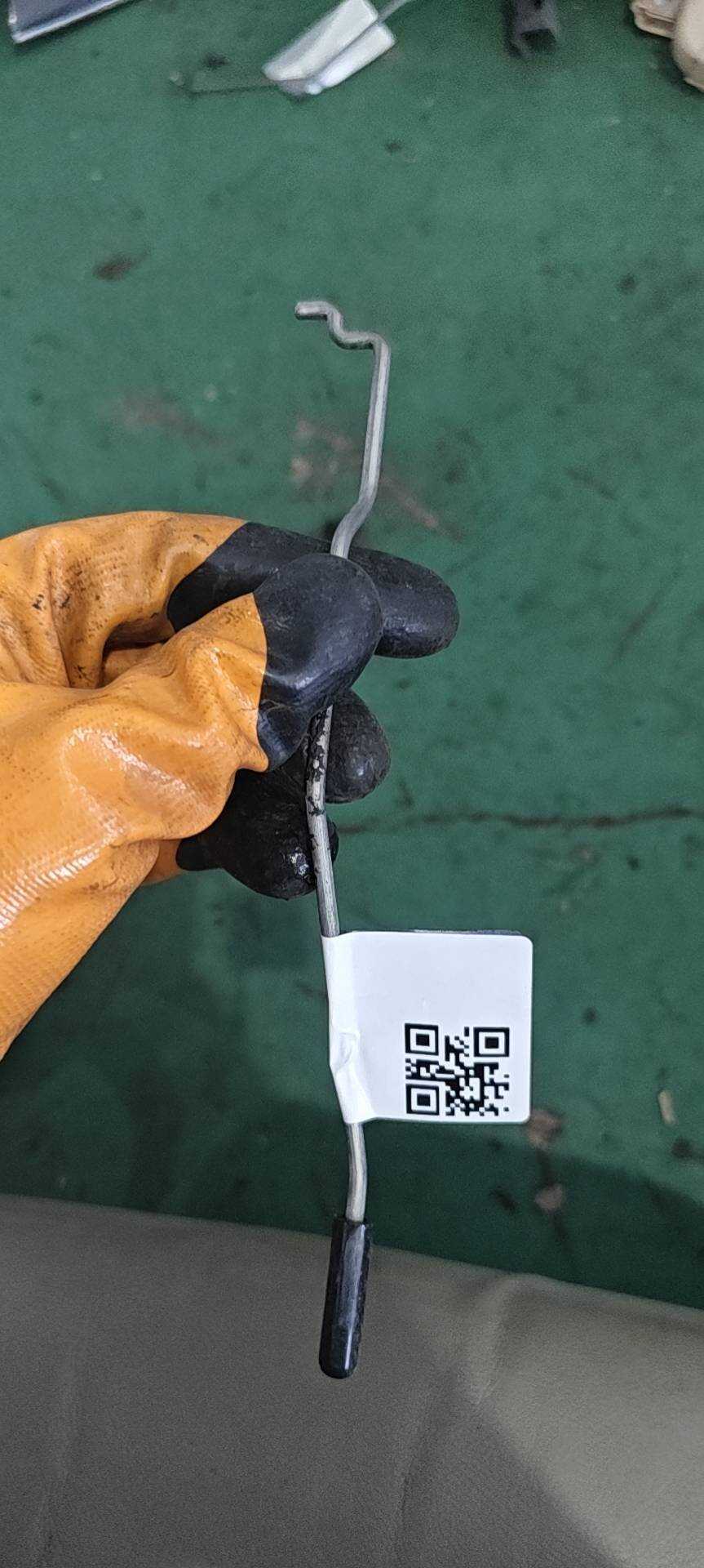 51217137051 前门锁止杆(左)