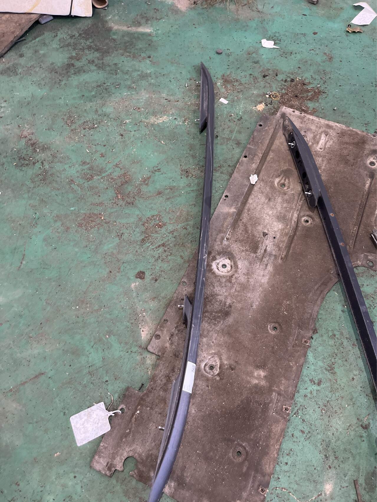 84799366 Roof Rack, Right