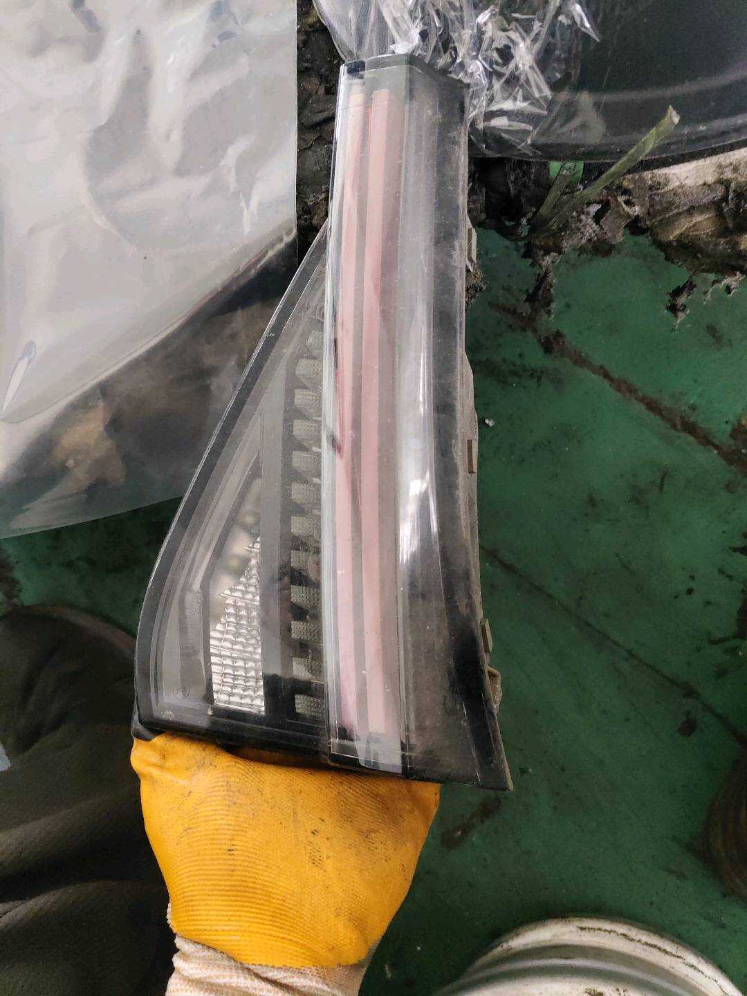B012240 Right Inner Tail Light