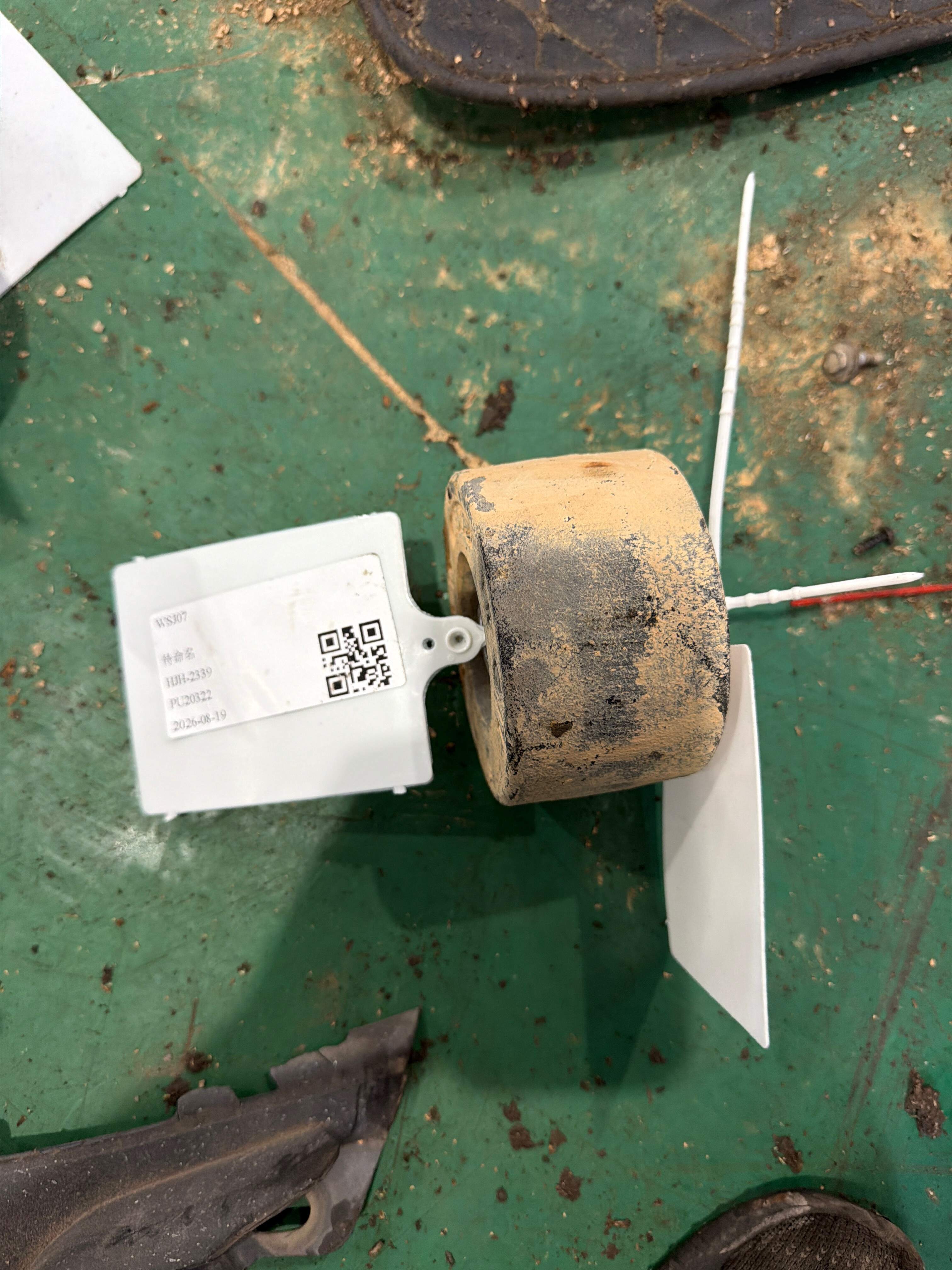 33506852835 后稳定杆支架减震器（左）