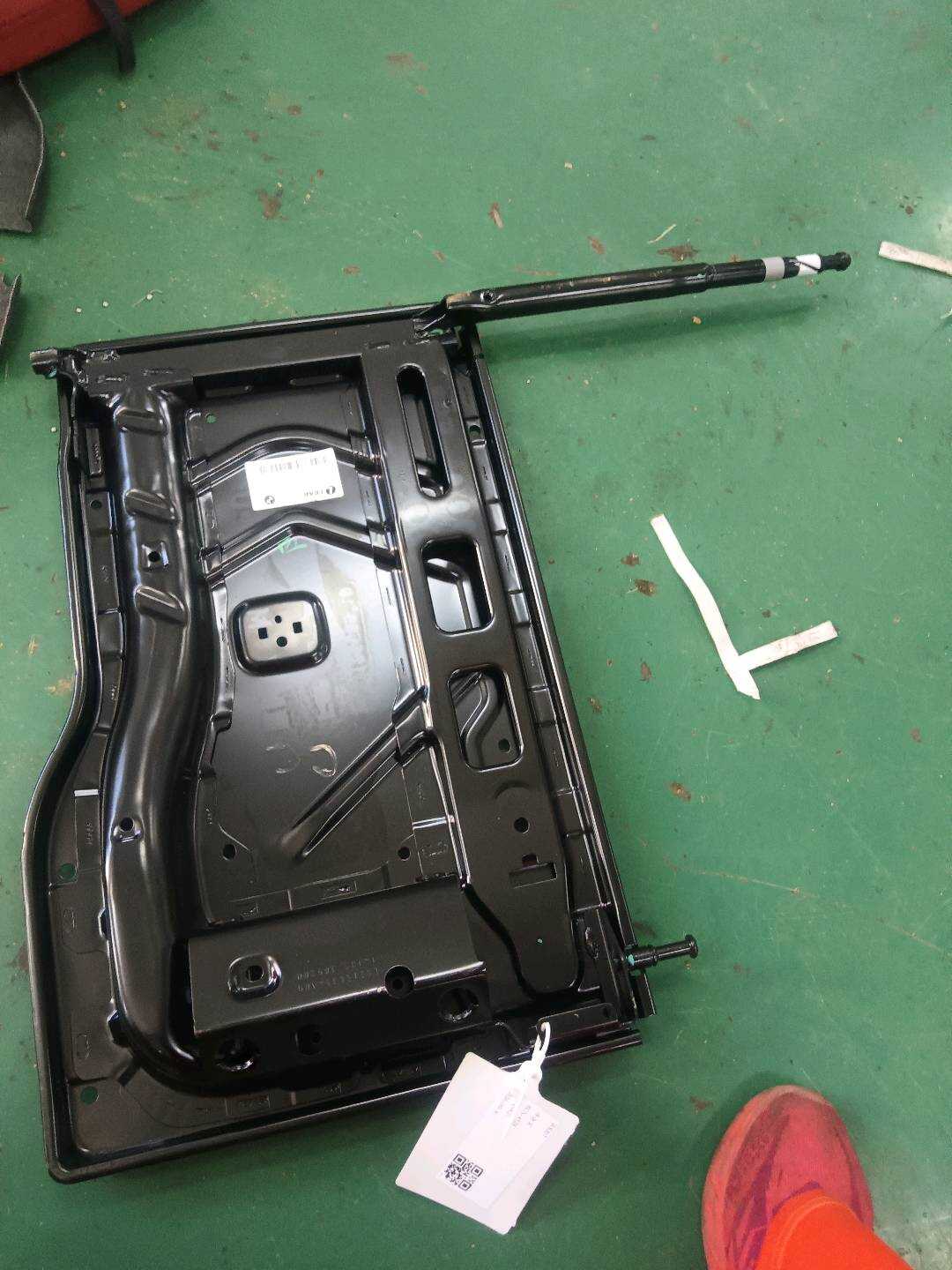 52207267863 后座椅靠背骨架(左)