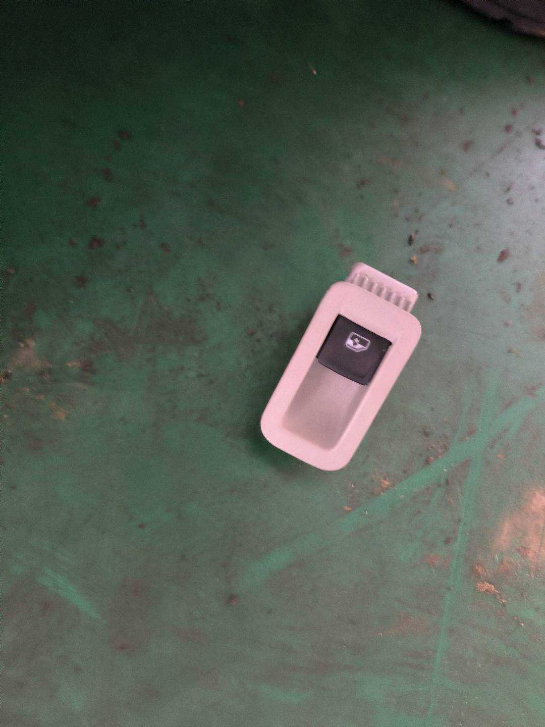 L5GG959855DWHS 后门玻璃升降开关(右)