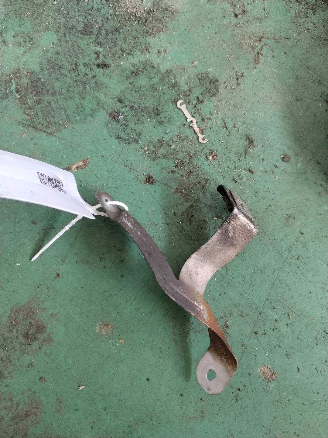A2045241540 Engine Under Cover Bracket, Right