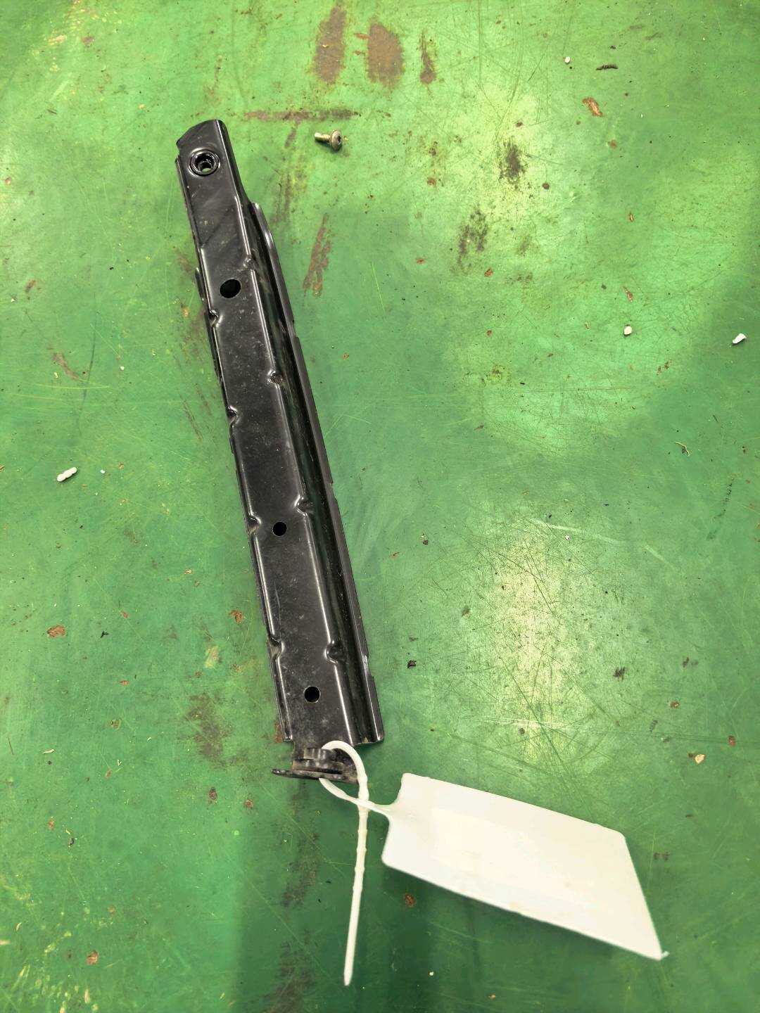51717151863 后门铰链加强件（左）