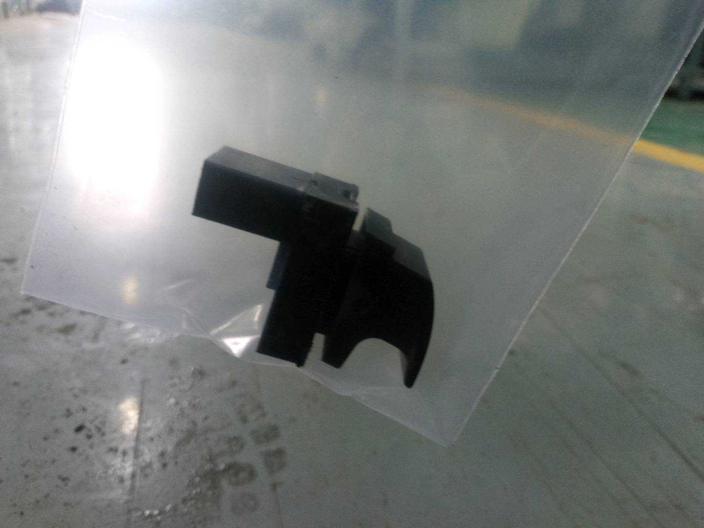 7L6959855BREH 前门玻璃升降开关(右)