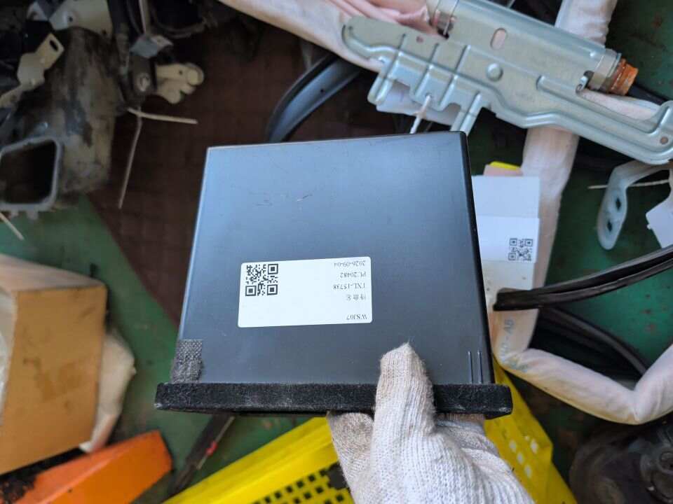 5882648020 扶手箱下凹槽