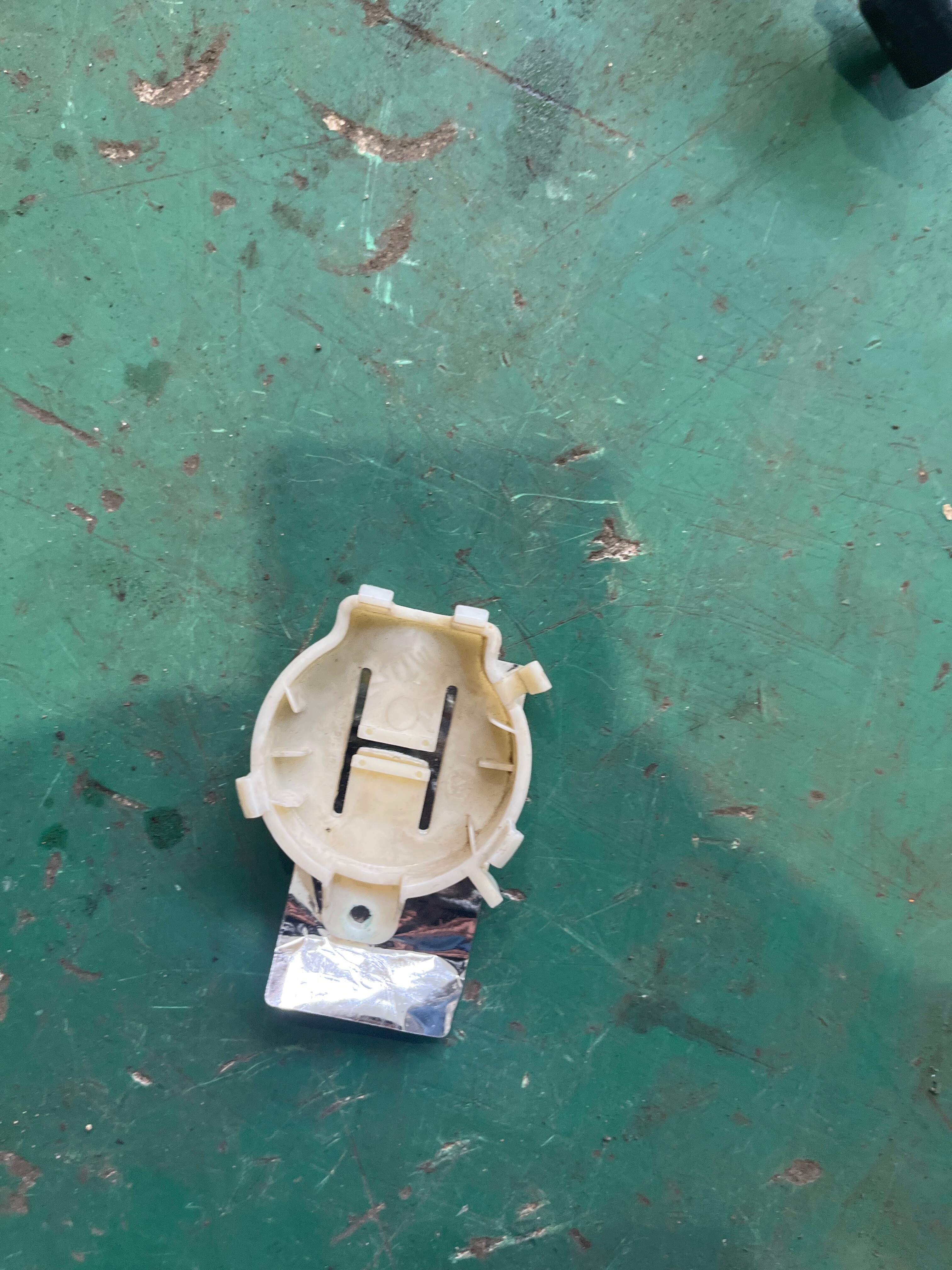 LR028113 Plug