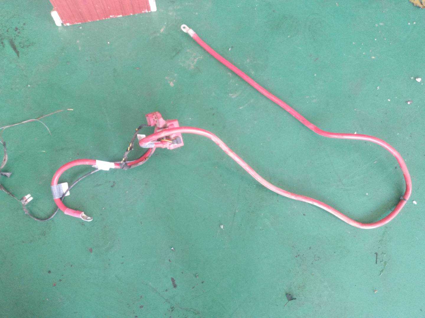 61129127768 蓄电池正极线束