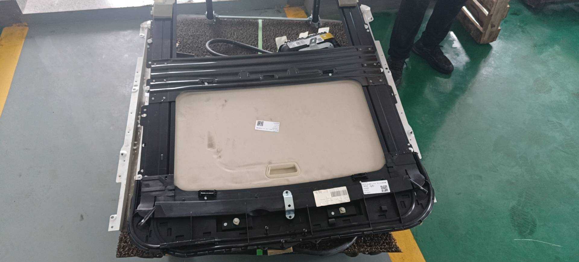 C2C39077 Sunroof Wind Deflector