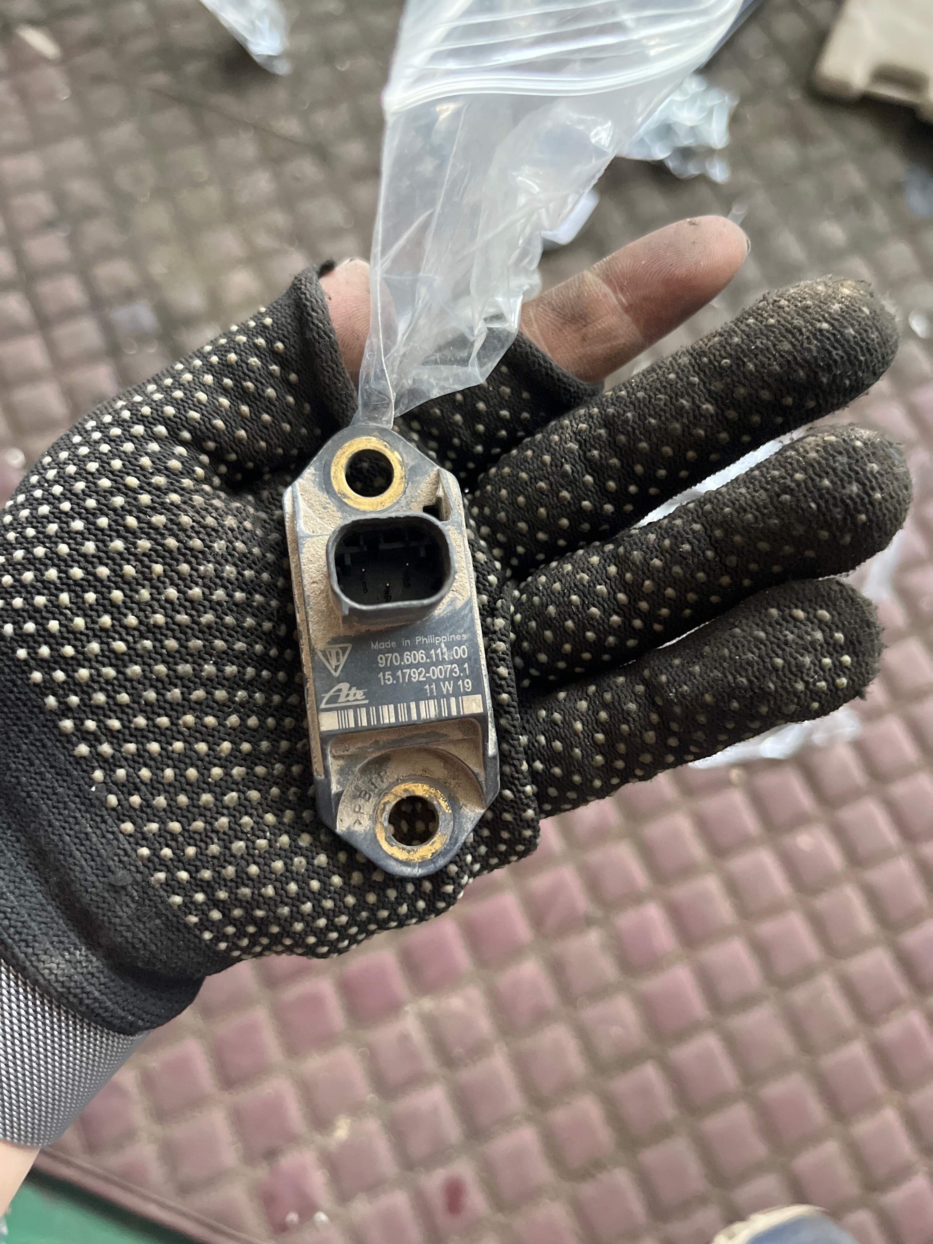 97060611100 车辆加速度传感器