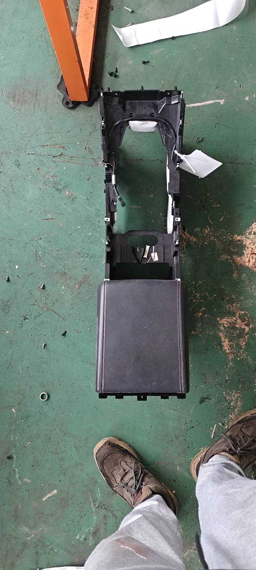 LR033473 Center Console Housing