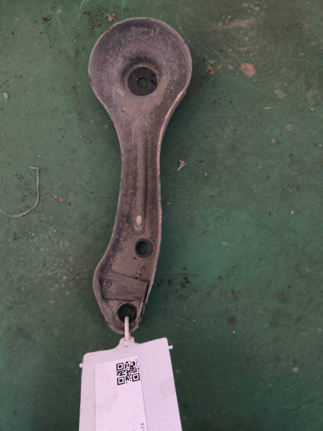 33326766053 后桥架梁推杆（左）