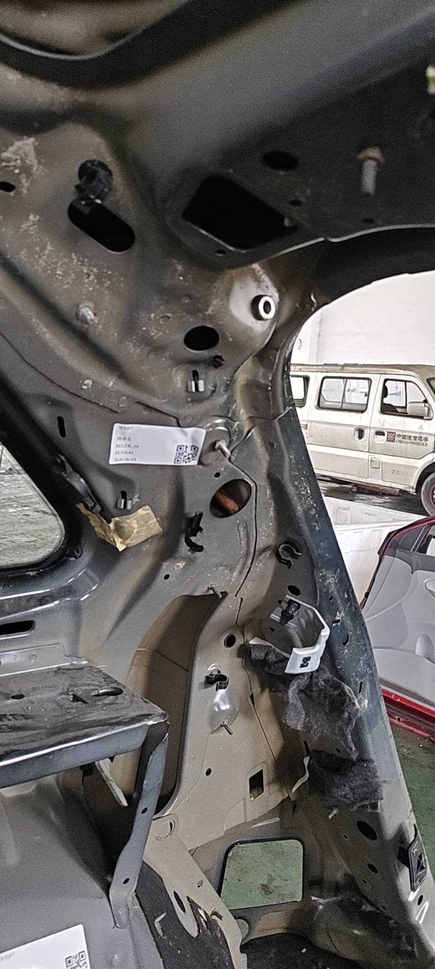 L8R0809030 D-Pillar Inner Panel, Right