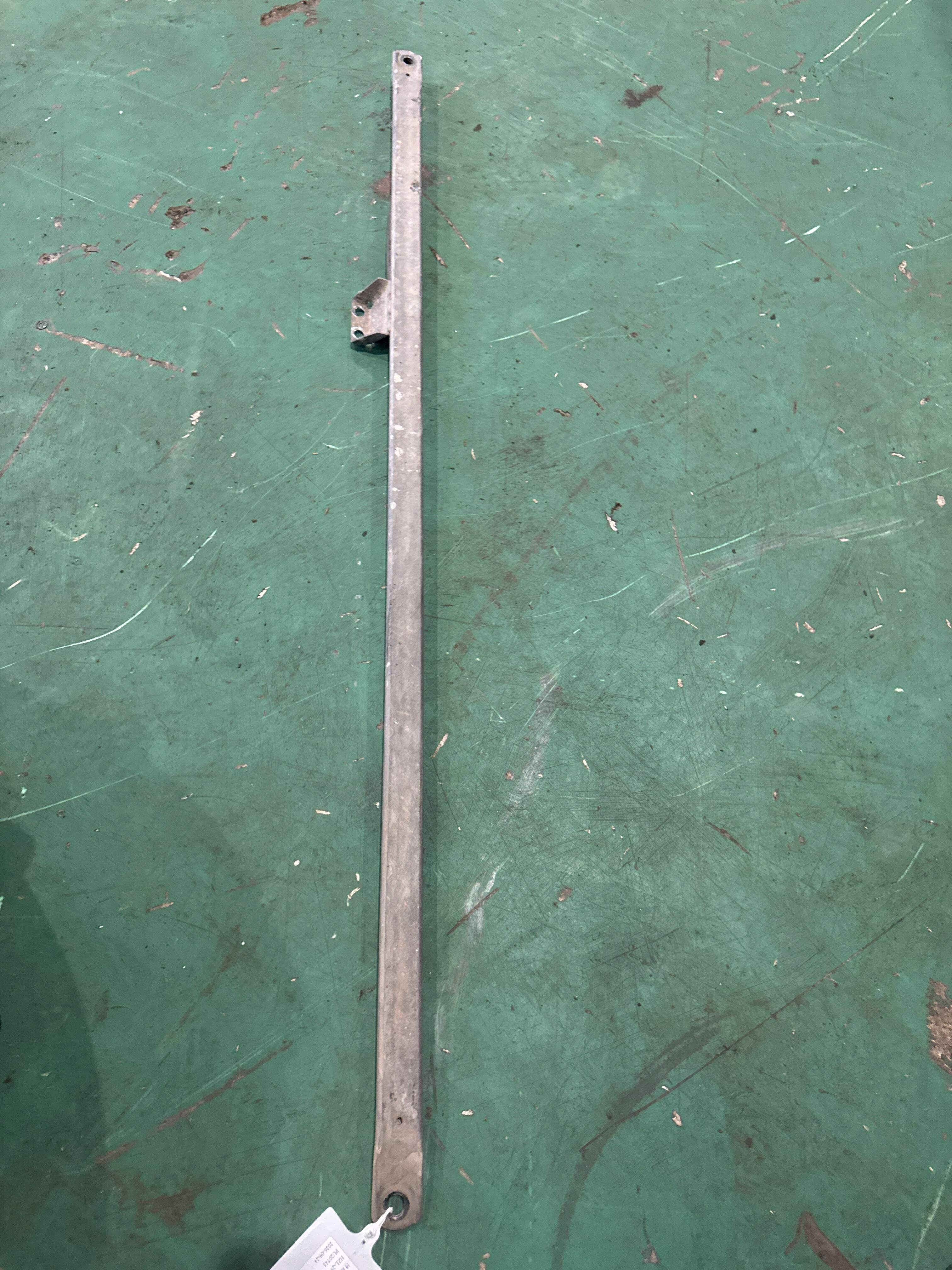 51617192624 后扭力杆(右)