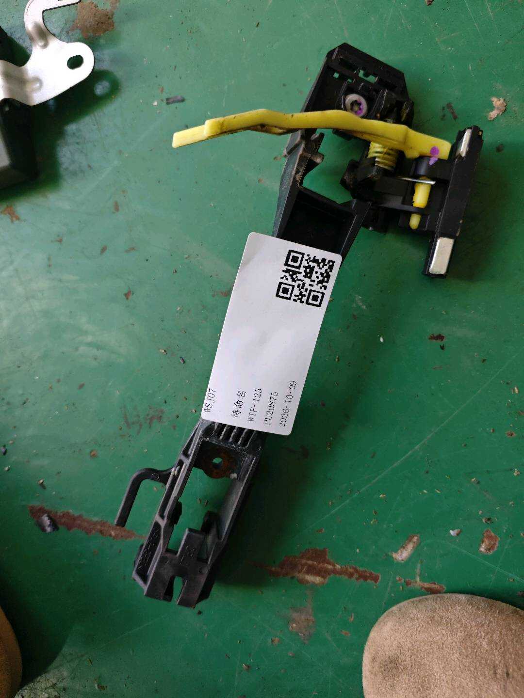 692040N010 Rear Door Outer Handle Mounting Frame, Left