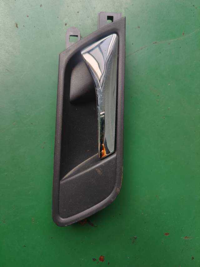 34D839114A 后门内拉手（右）