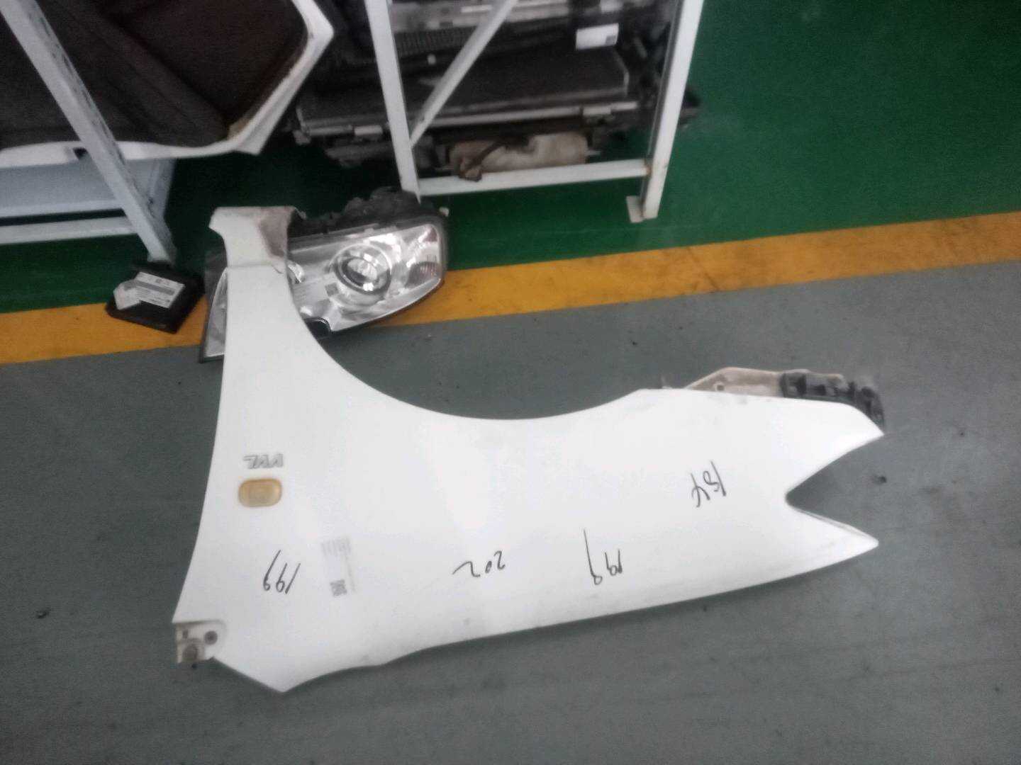 1079511500 前叶子板(左)
