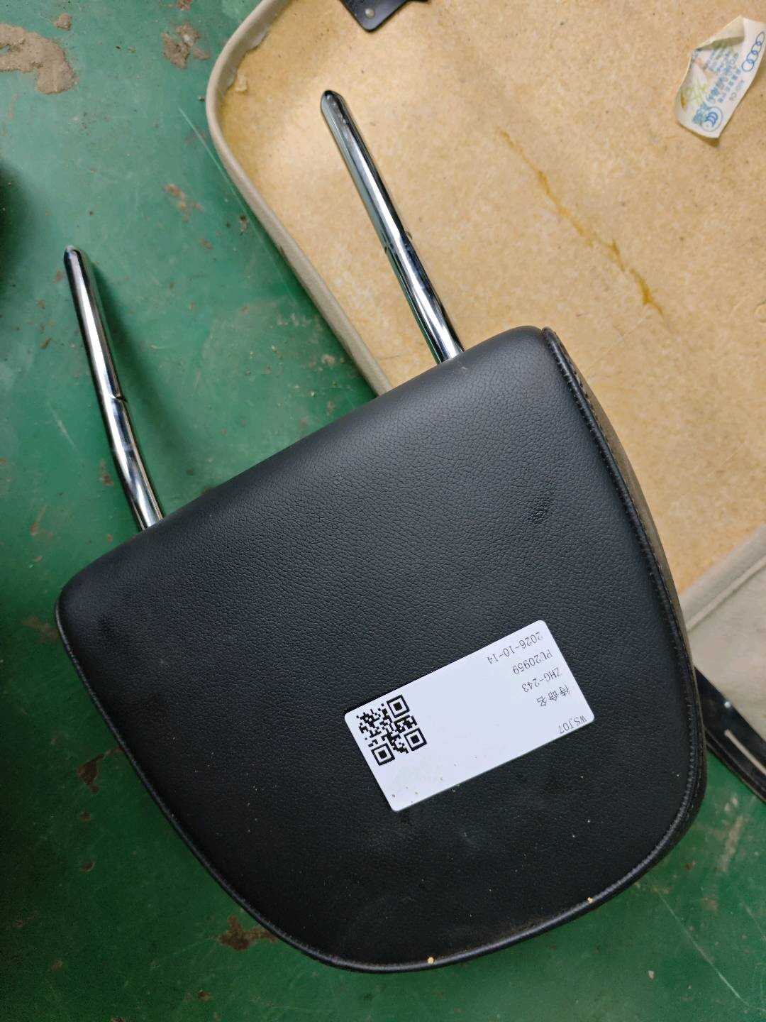 L8K0881901E25D 驾驶员座椅头枕
