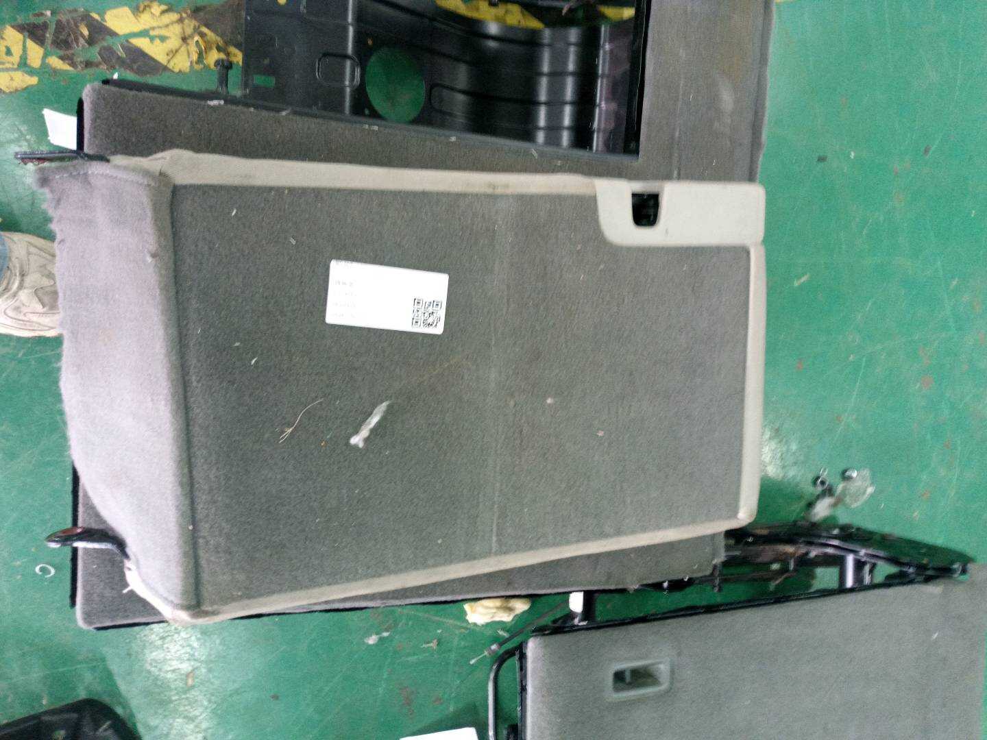 8R0885081M 后排座椅中央扶手箱