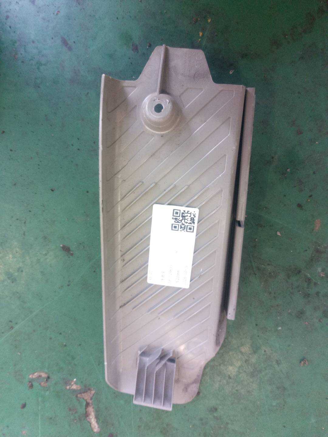 8E1864777 驾驶员搁脚踏板