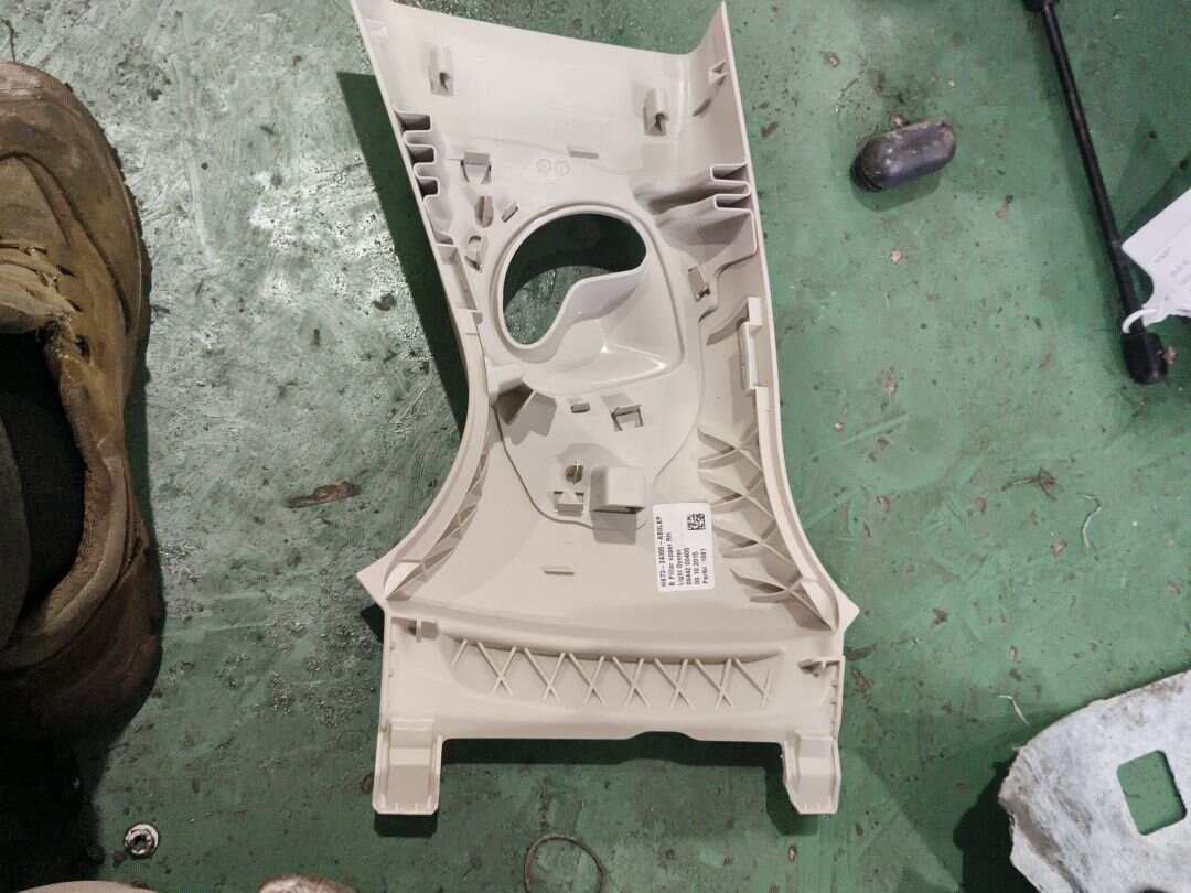 T4N2699LKP B-Pillar Inner Trim (Upper Right)