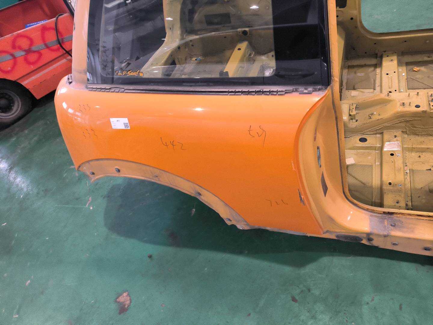 41009633660 后叶子板(右)