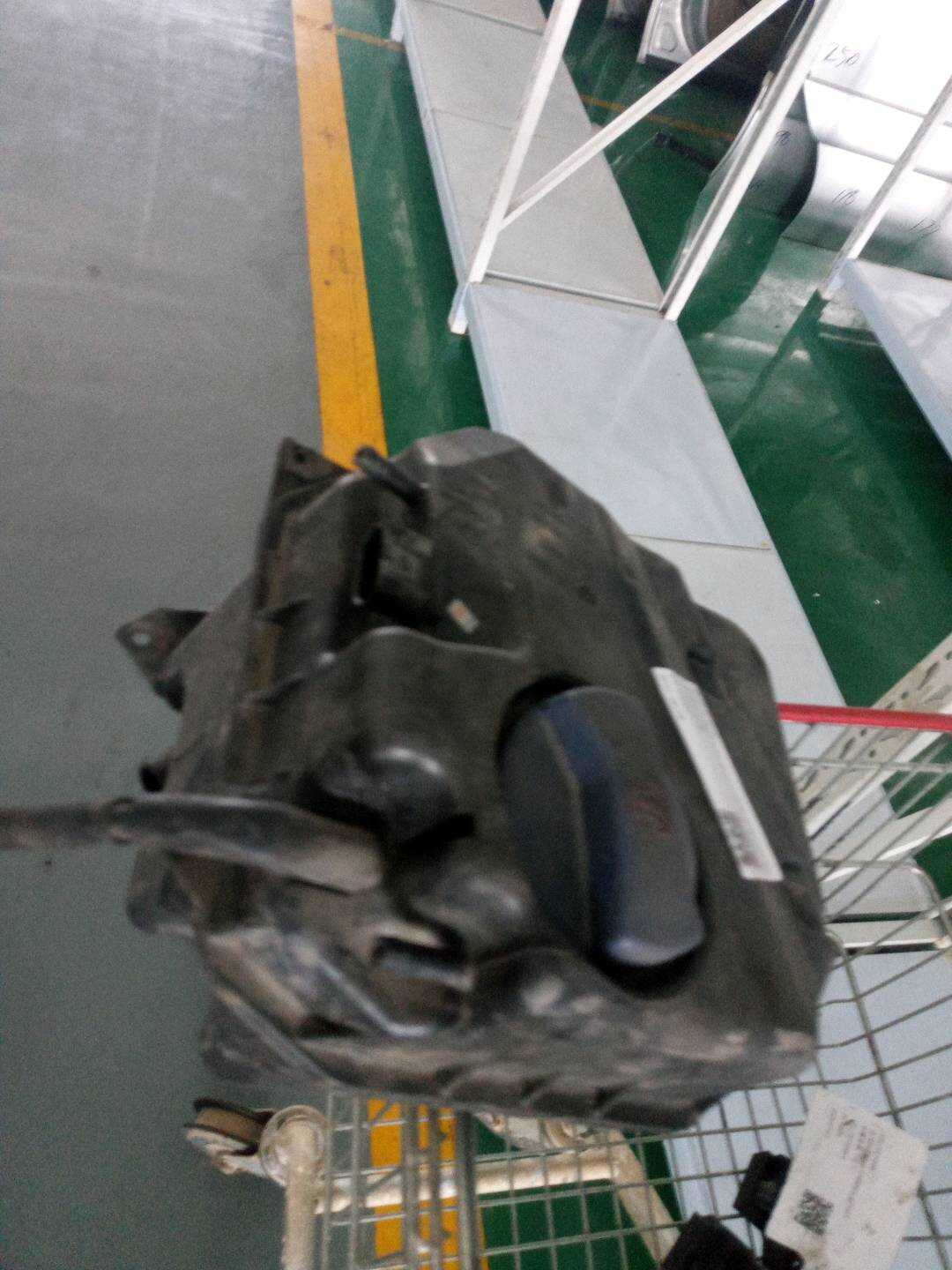 7L0121407E 水箱补水壶