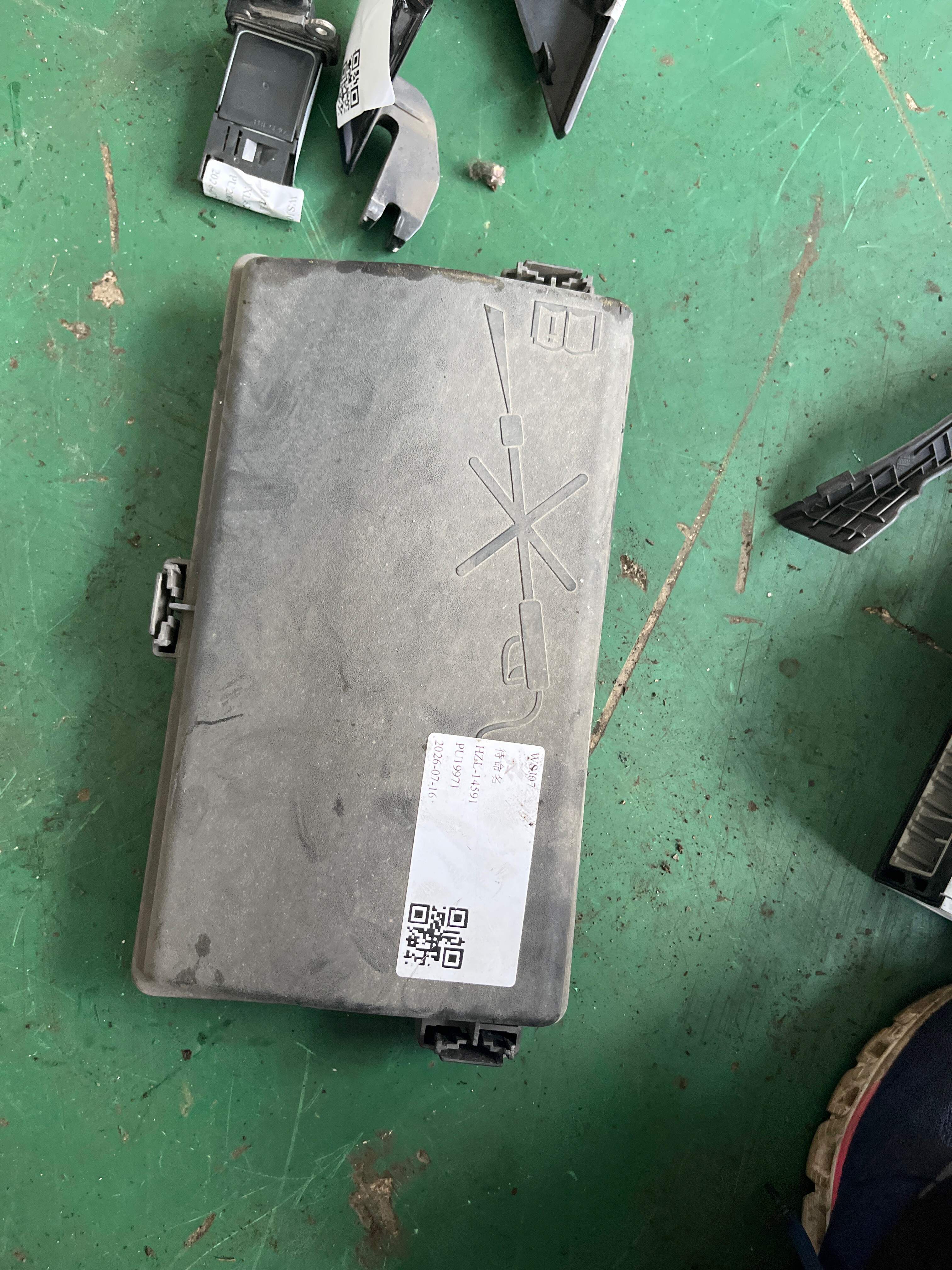 96999742 Engine Fuse Box Upper Cover