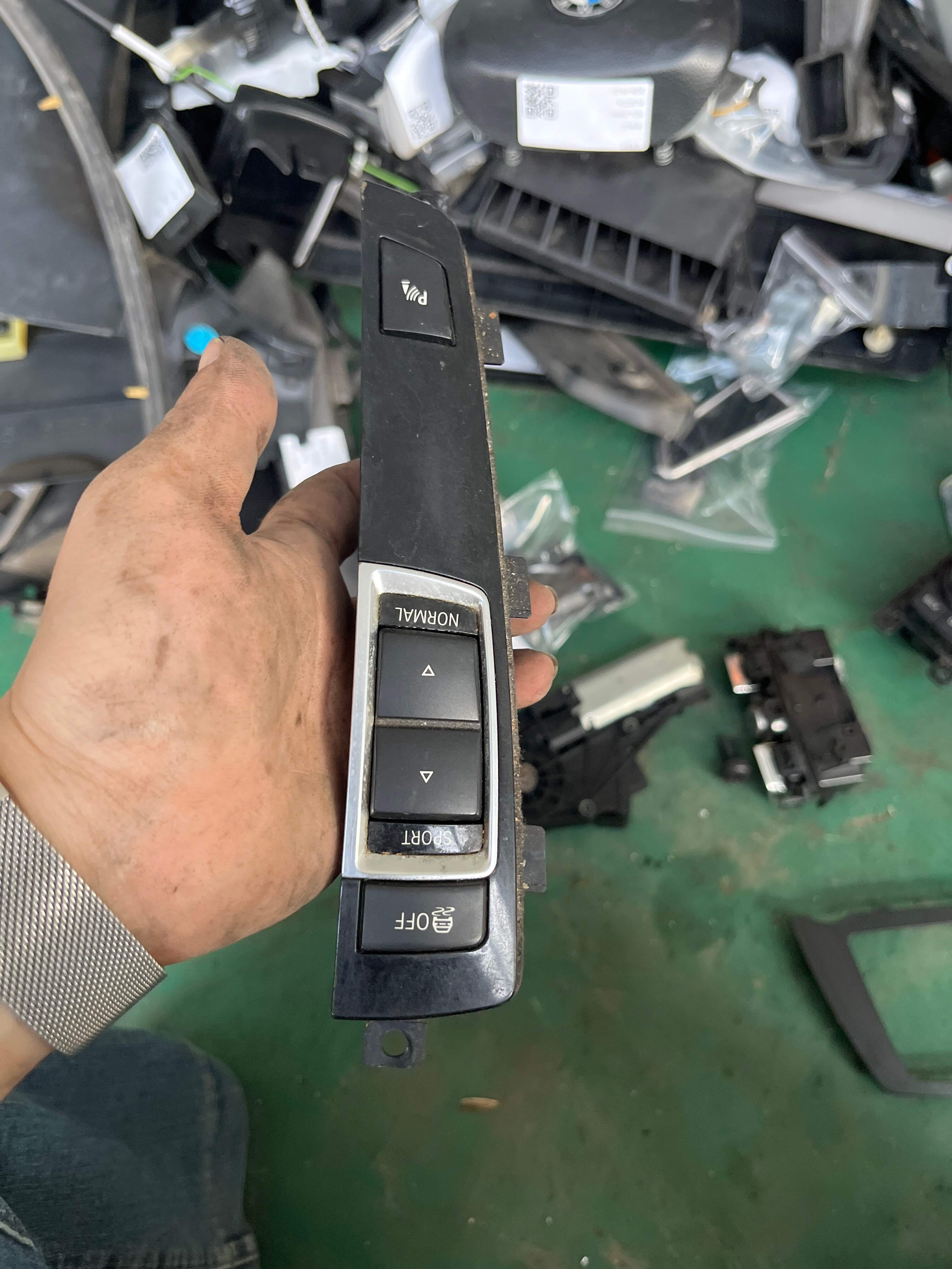 61319197897 Anti-Skid Switch