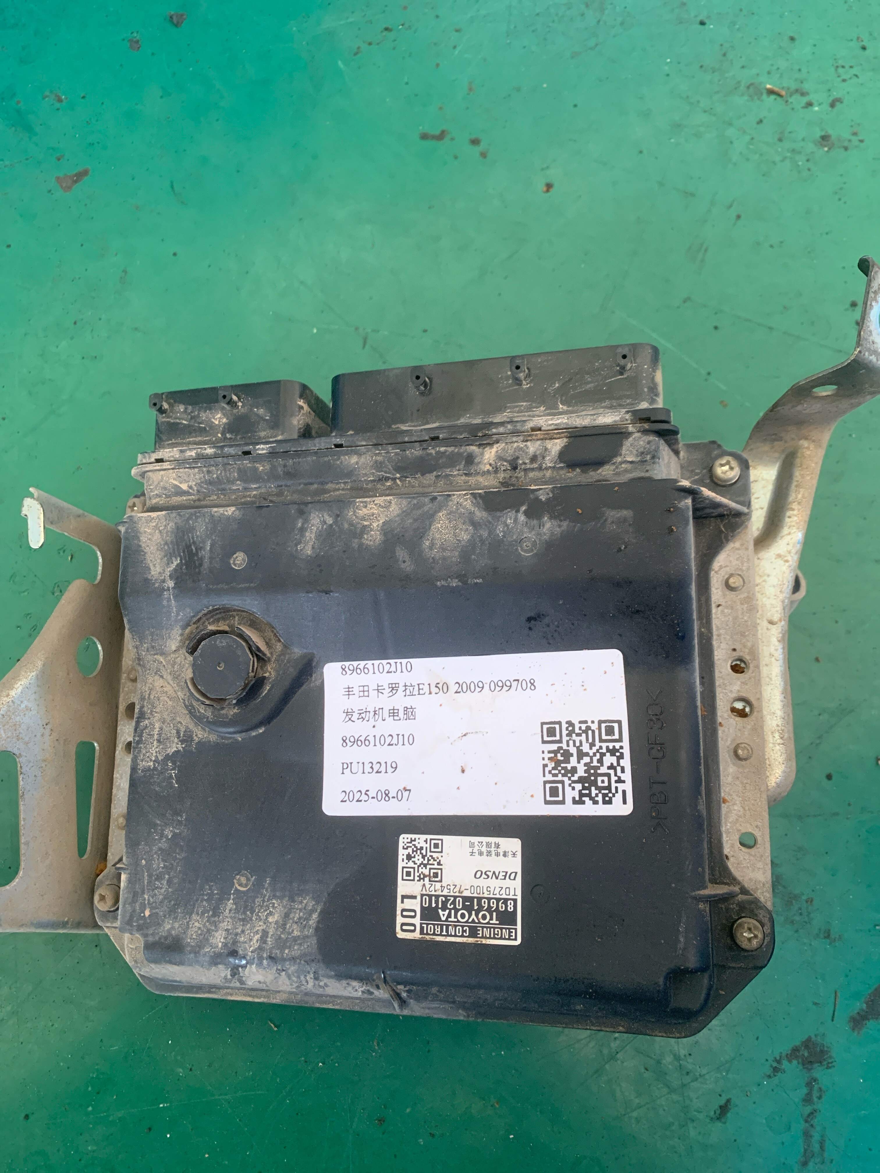 8966102J10 发动机电脑