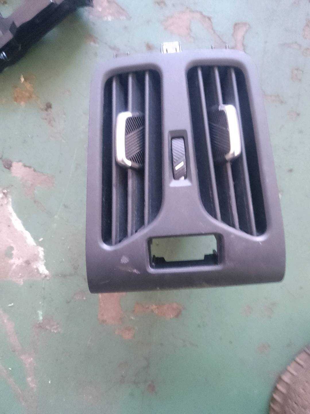 51169473179 Center Console Vent, Rear