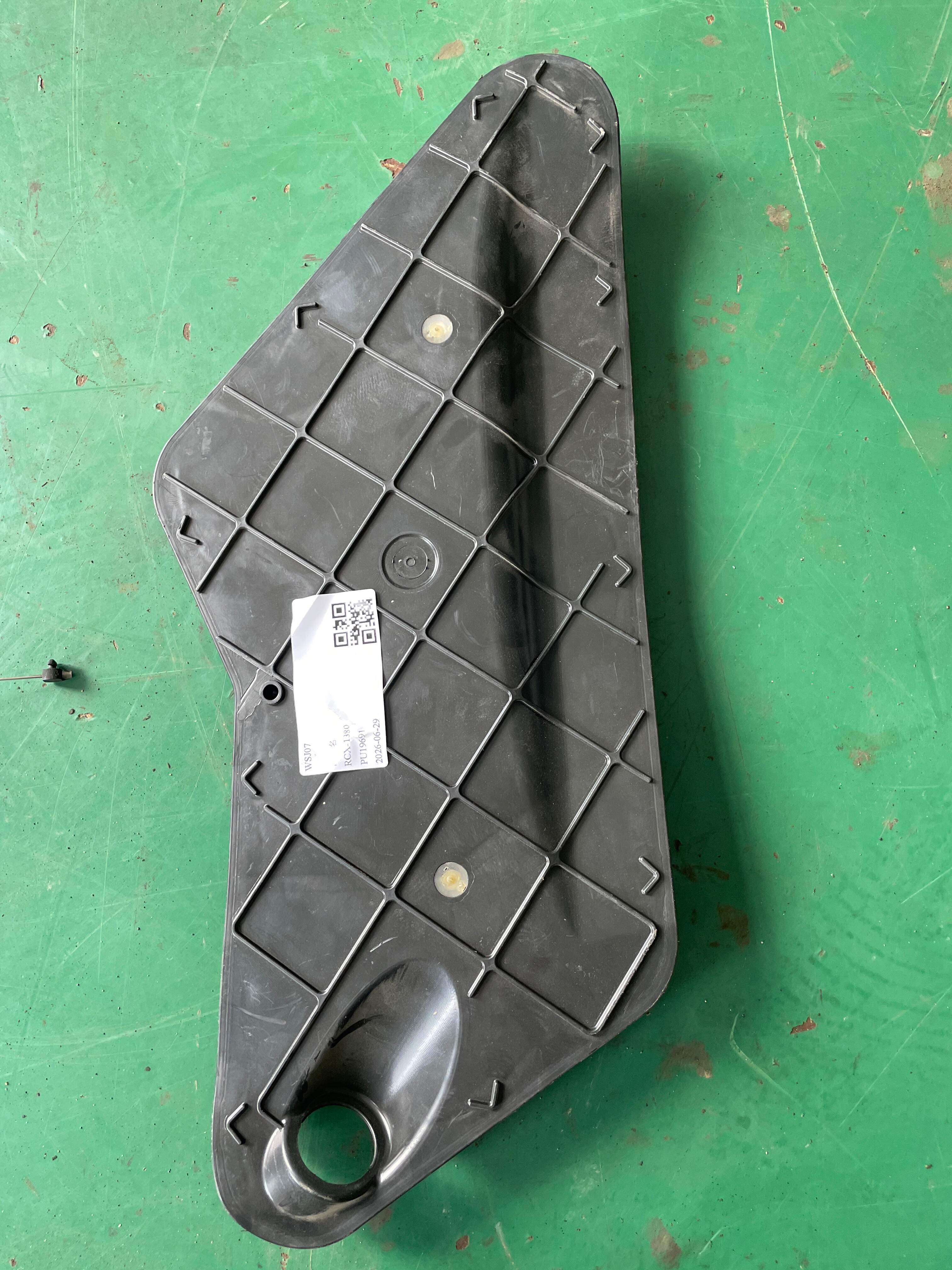 4L0839916A 后门内板盖(右)