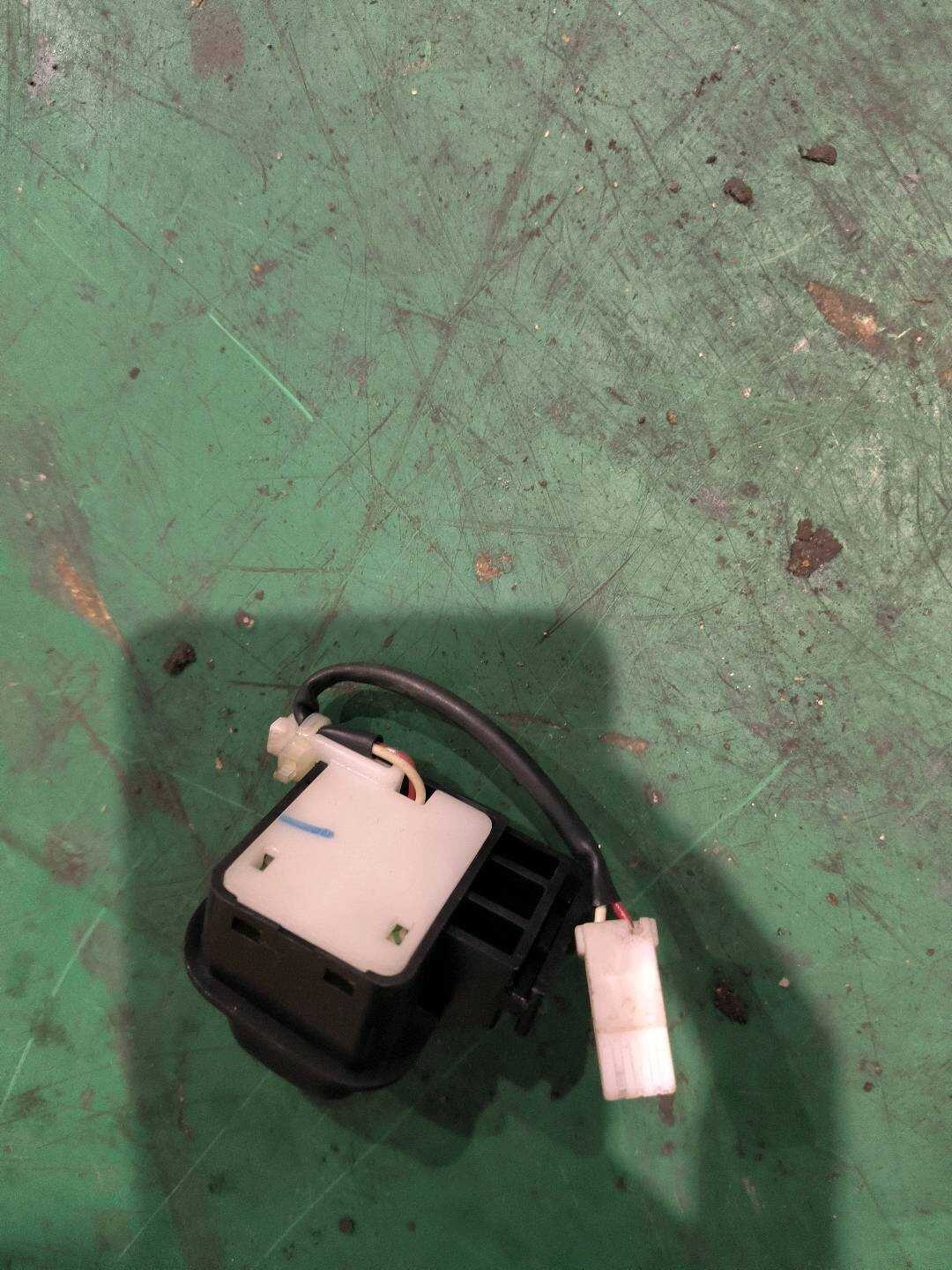 8487230020 倒车镜调整开关