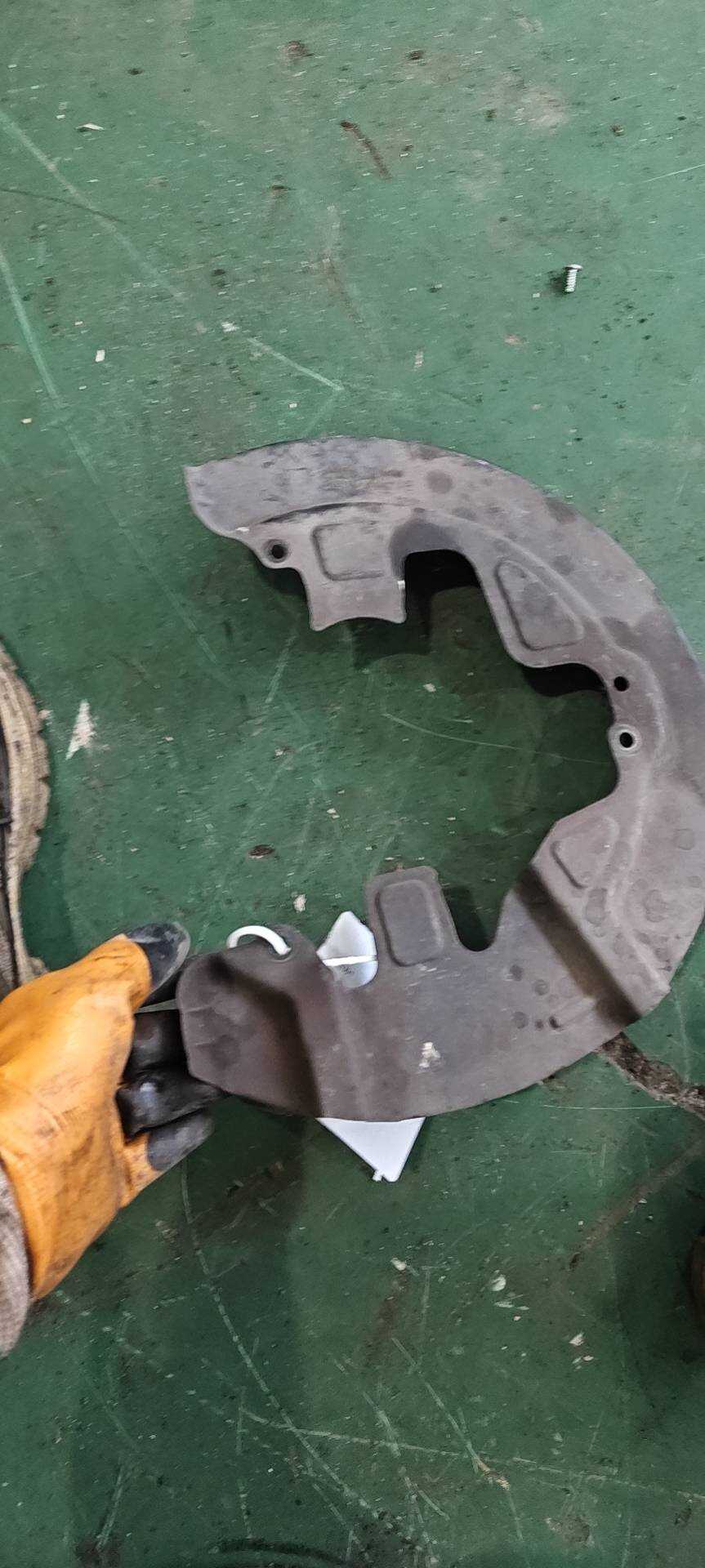 LR041427 Front Brake Dust Shield, Right