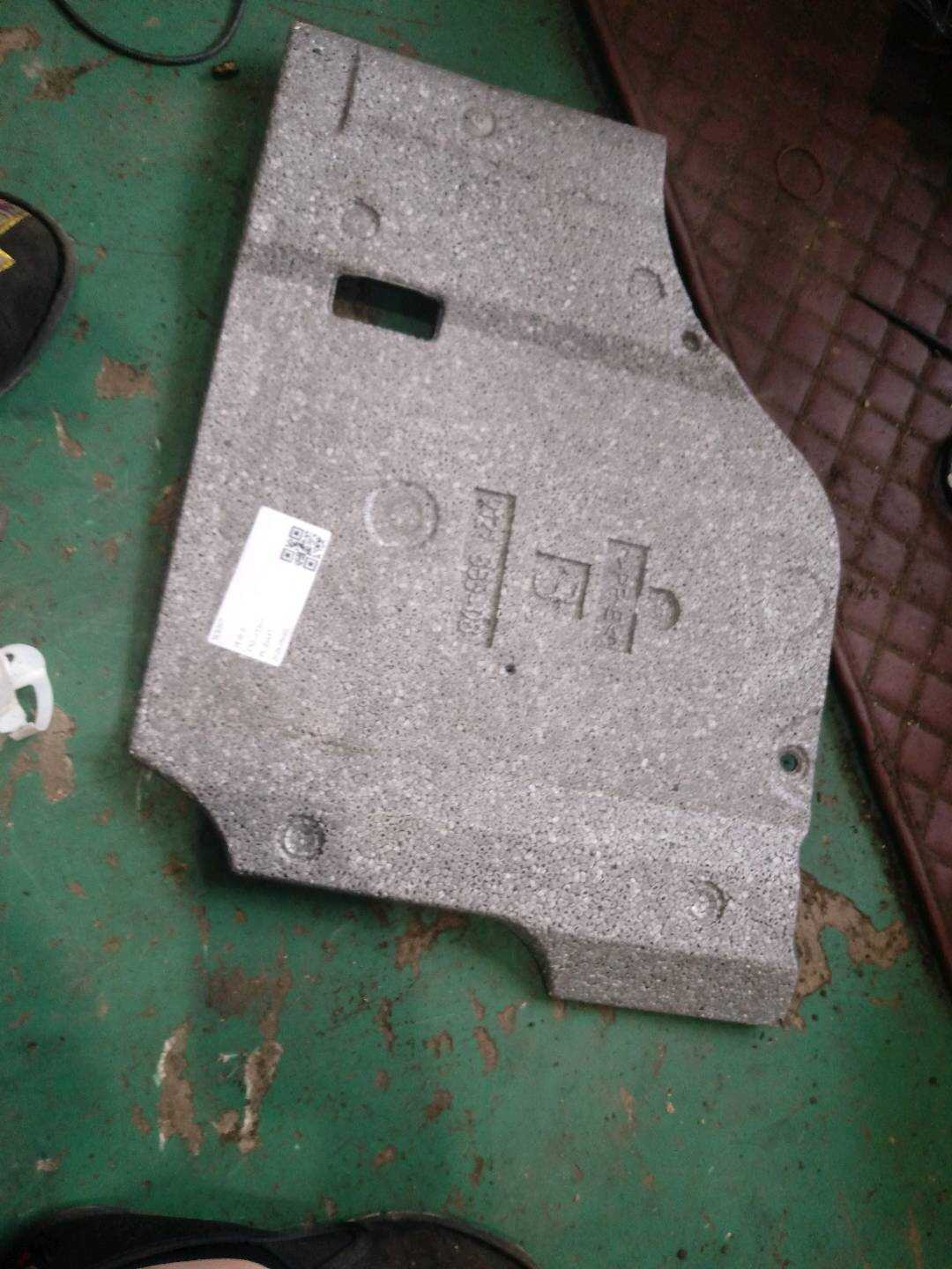 51479121683 插入件 脚部空间 左后