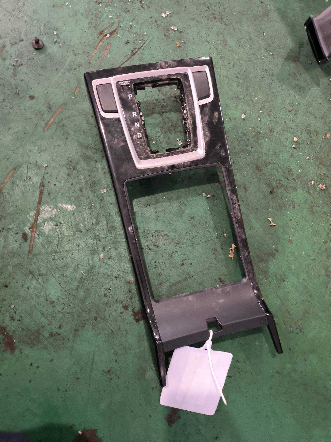 84650B3100PC2 中央控制台饰板总成(上)