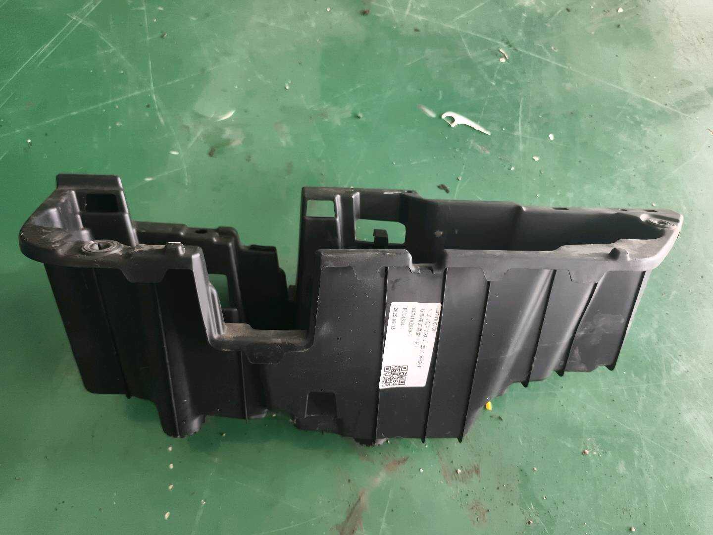 647410E030 行李箱工具盒（右）